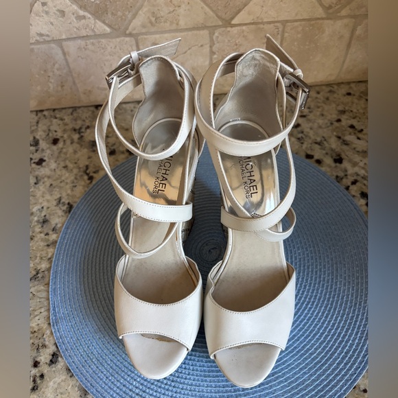 MICHAEL Michael Kors Off-White and Gold Wedge Platform Logo Patterned Sandals - Picture 6 of 13